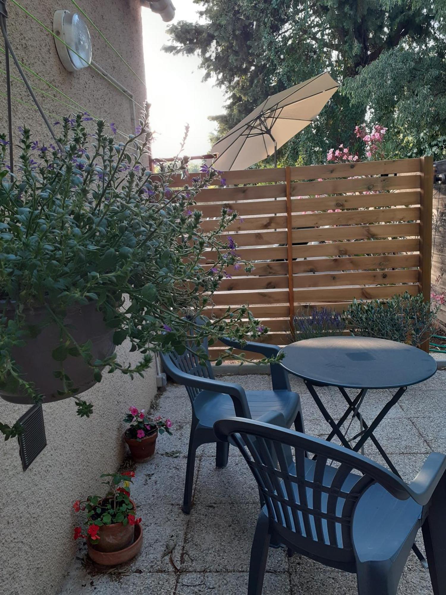 Hotel Location Saisonniere Avec Piscine Et Terrasse Au Pied Du Luberon Lauris Zewnętrze zdjęcie