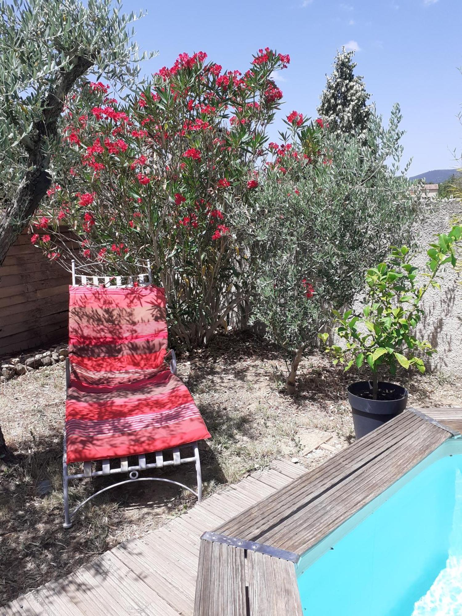 Hotel Location Saisonniere Avec Piscine Et Terrasse Au Pied Du Luberon Lauris Zewnętrze zdjęcie